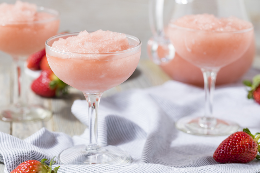 If you want to go beyond the Arbor Mist frozen wine cocktails that you can buy in the store, here are a few tips for making homemade frozen wine cocktails.