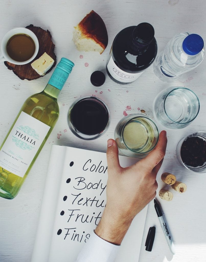 If you enjoy party planning or entertaining guests, choosing the right wine for your meal can be a challenge. Here are a few tips to make it easier.