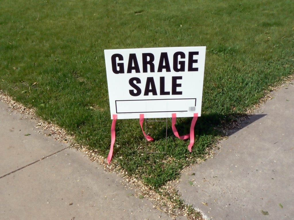 garage sale sign