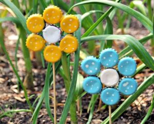 How to Make Bottle Cap Flowers for Frugal DIY Garden Art