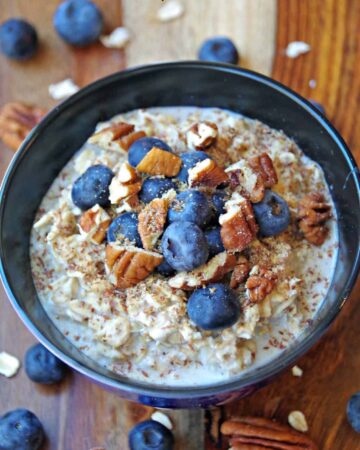Easy Overnight Oats Recipe with Blueberries, Pecans and Flax Seeds