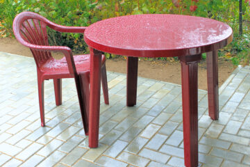 clean plastic patio furniture