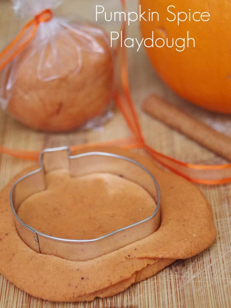 Pumpkin Spice Playdough Recipe