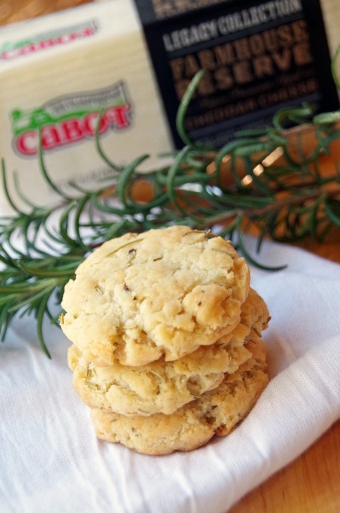 This Cheddar Cheese Cookie Recipe is the Perfect Savory Treat 