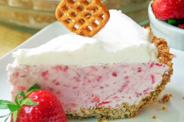 Easy Strawberry Icebox Pie Recipe with Pretzel Pie Crust