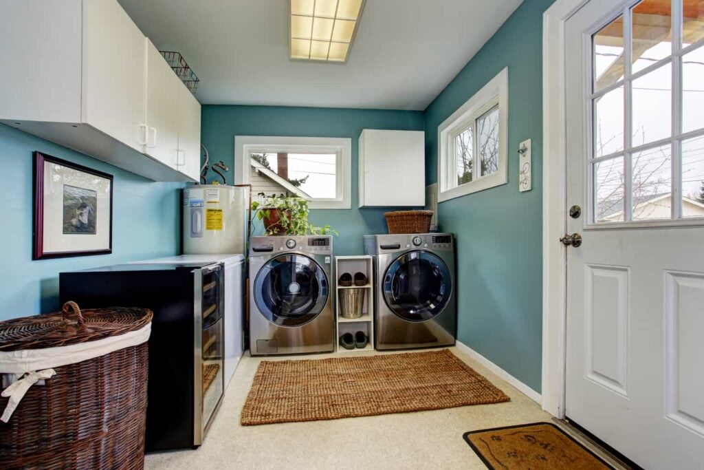 Want to organize your laundry room? Try these laundry room organization ideas for a bright and clean space to clean your clothes!