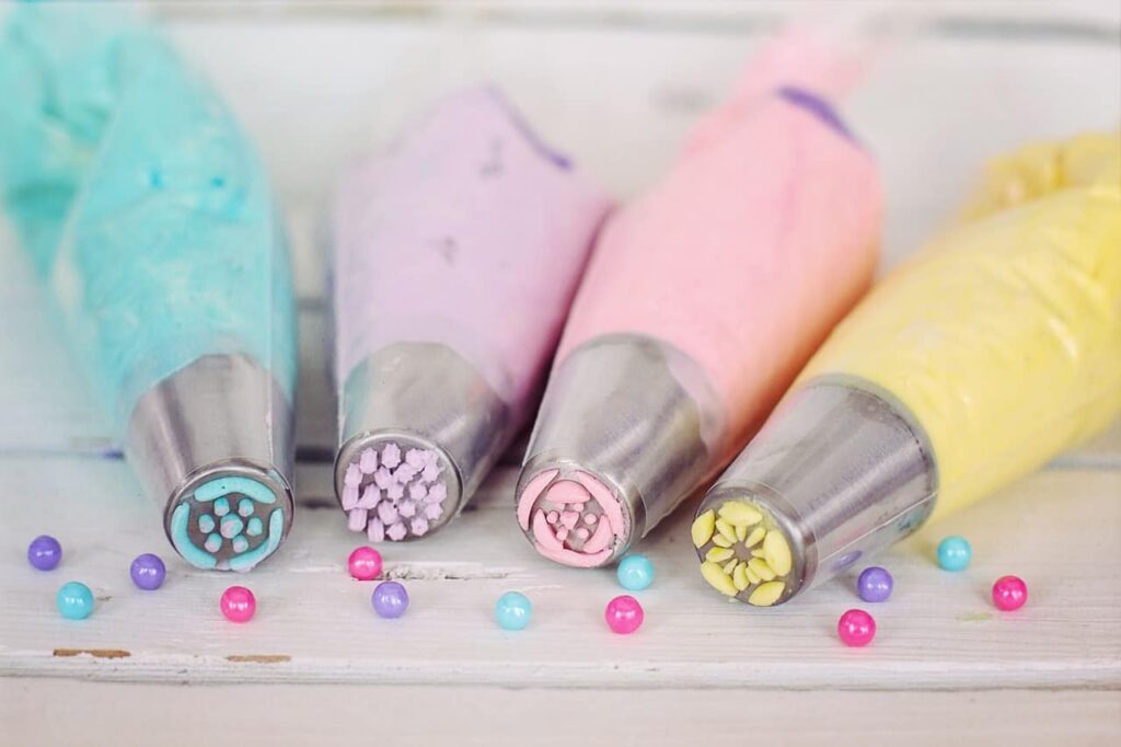 Easy Cake Decorating Tips For Homemade Cakes Suburbia Unwrapped