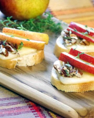 This Pear Crostini Recipe is an Easy Appetizer Idea for Any Occasion!