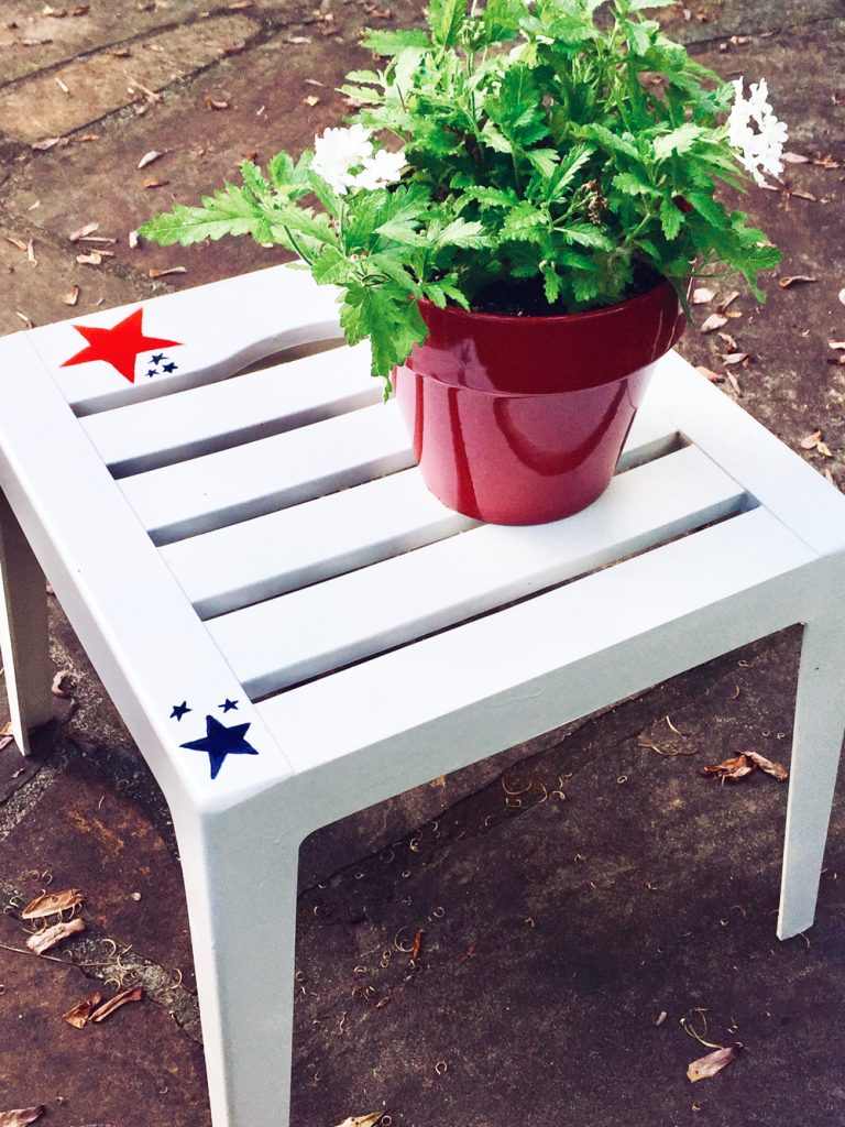 Spray Painting Plastic Outdoor Furniture for a Frugal Patio Upgrade